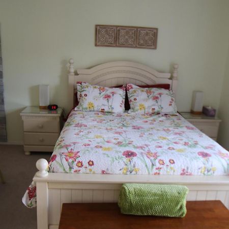Sunshine And Wine Loft Hotel Penticton Bagian luar foto
