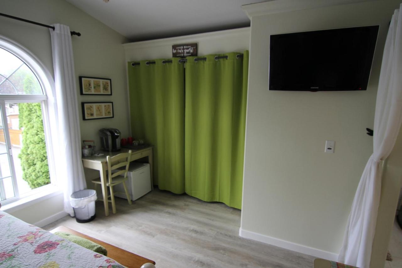 Sunshine And Wine Loft Hotel Penticton Bagian luar foto
