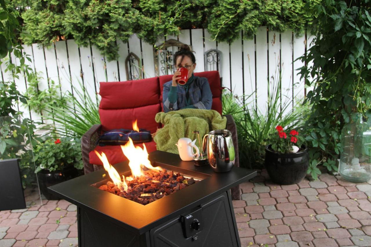 Sunshine And Wine Loft Hotel Penticton Bagian luar foto