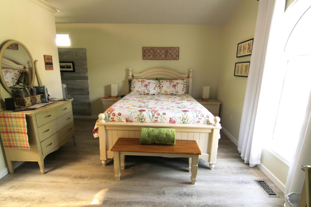 Sunshine And Wine Loft Hotel Penticton Bagian luar foto
